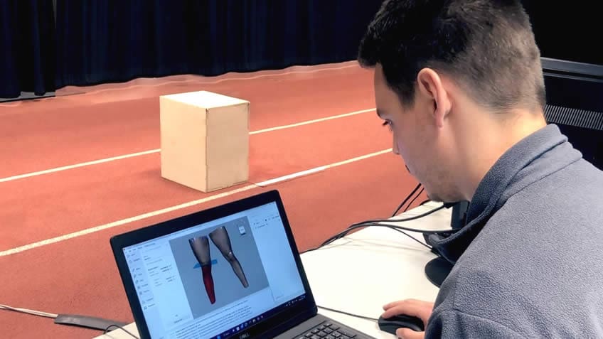 Custom-fit compression leggings developed through 3D scanning